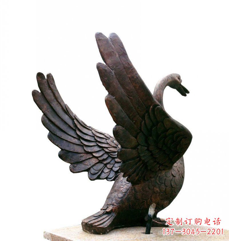 苏州欣赏翱翔的天鹅铜雕
