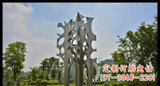 苏州定制化大型不锈钢松树雕塑