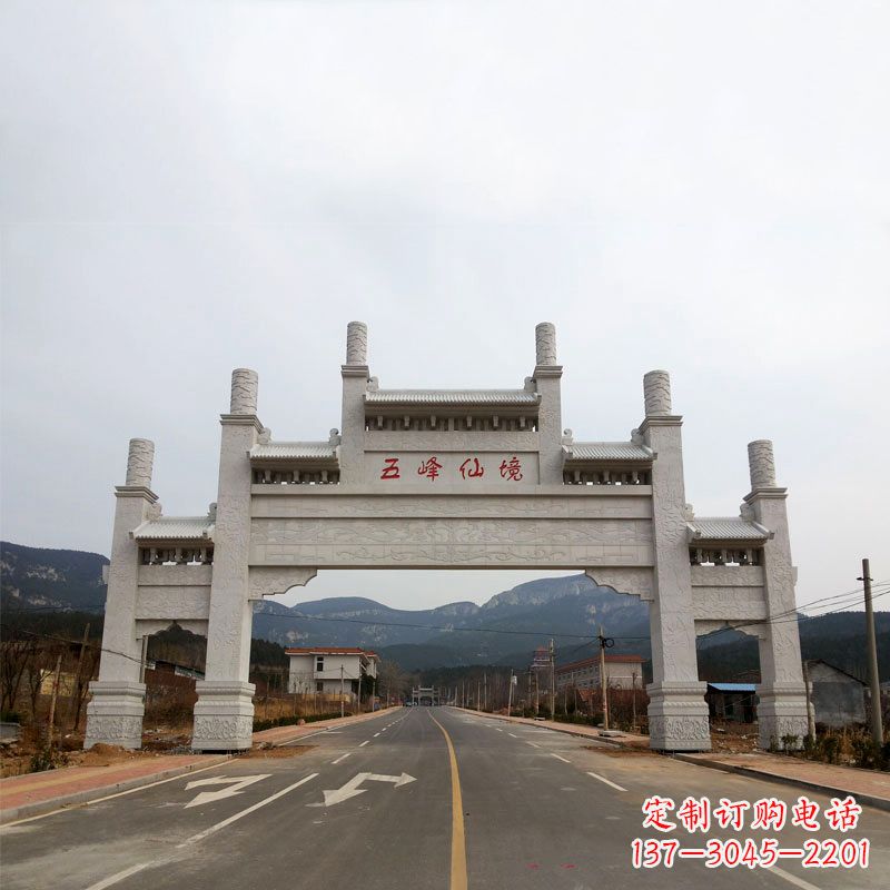 苏州领雕塑：景区路口三间四柱牌坊雕塑