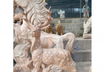 苏州展现自然风采的梅花鹿石雕