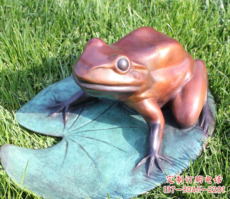 苏州复古古典之美,荷叶青蛙雕塑