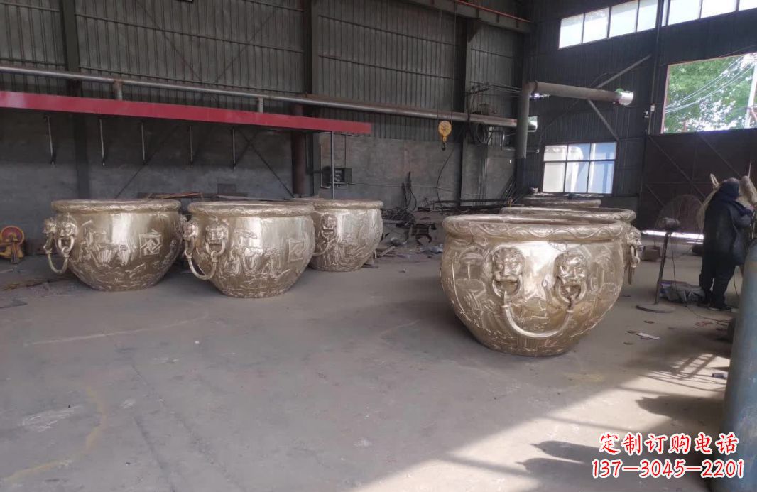 苏州寺庙水缸铜雕塑