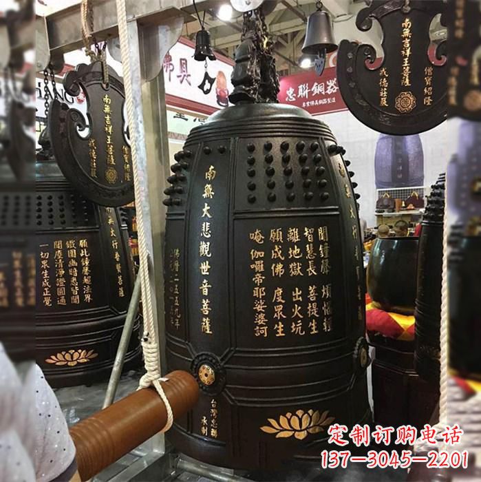 苏州寺院挂钟铜雕塑