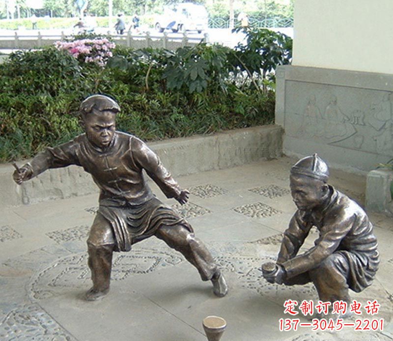 苏州玩陀螺的古代儿童铜雕