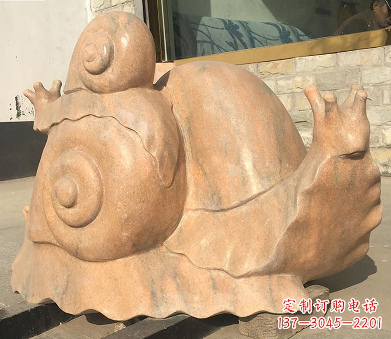 苏州晚霞红大型蜗牛母子雕塑