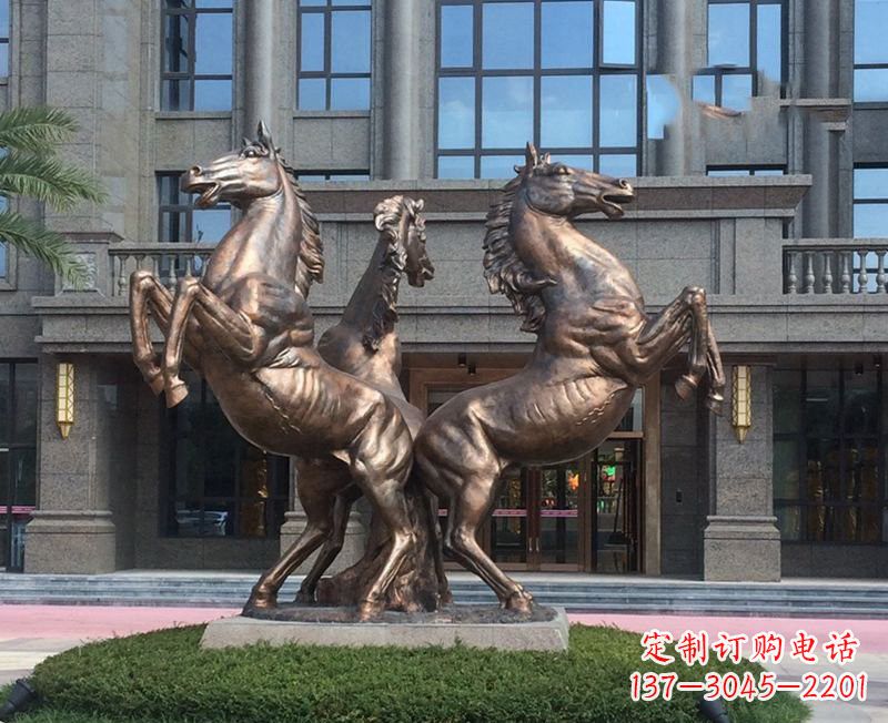 苏州小区立马铜雕