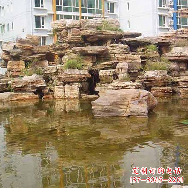 苏州小区庭院假山鱼池