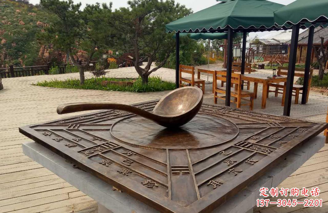 苏州校园古代司南铜雕