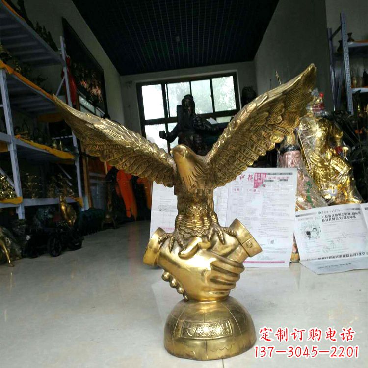 苏州铸铜老鹰雕塑大展宏图