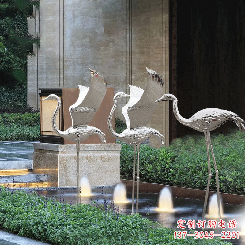 苏州鹤雕塑-公园不锈钢镜面喷泉中的鹤雕塑